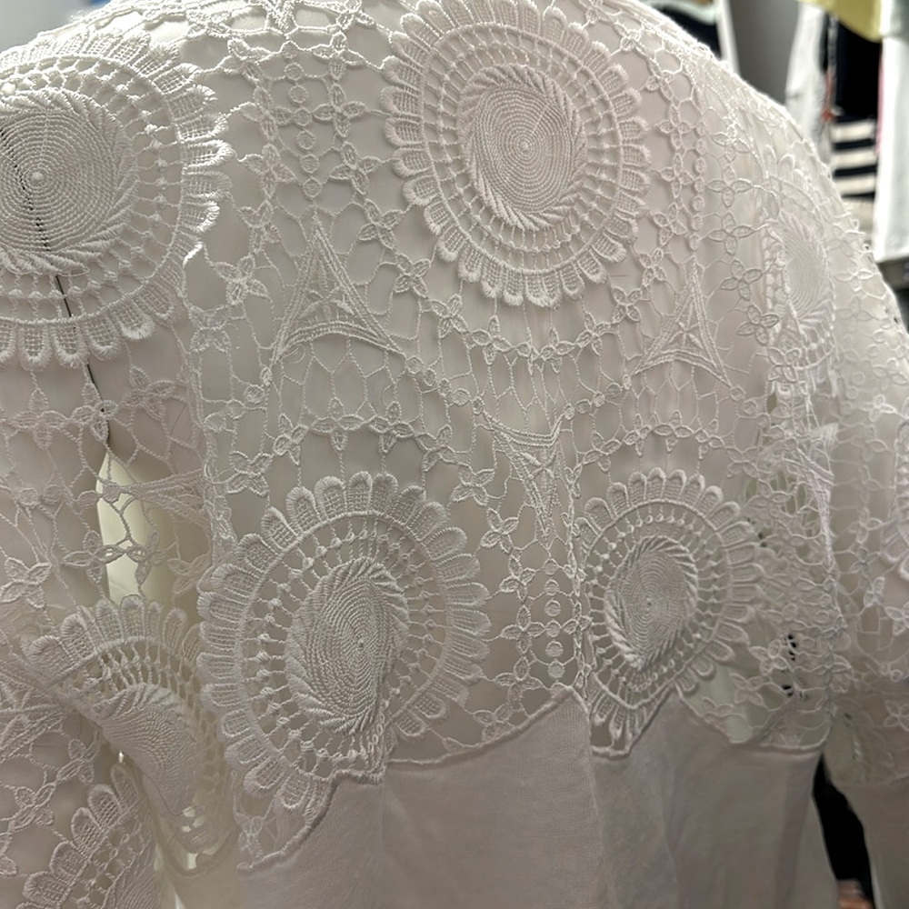 So Pretty! Lace/Linen Top - Picture 7 of 13